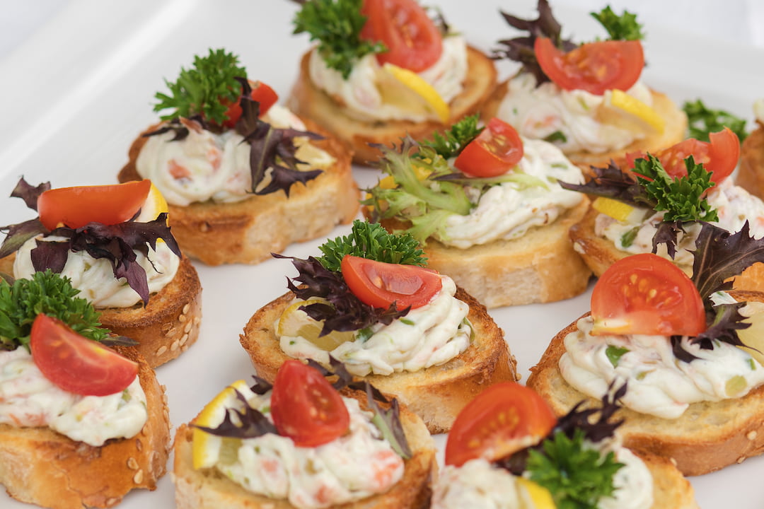 Catering na imprezę – dlaczego stał się taki modny?